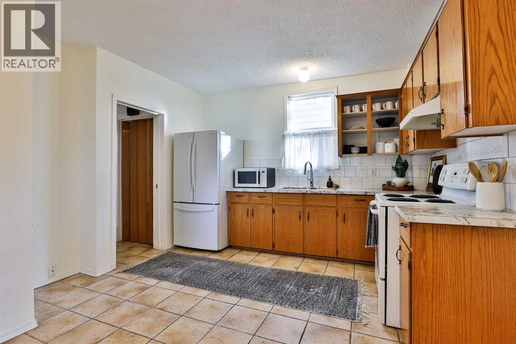 802 7 Street S, Lethbridge, Alberta  T1J 2H6 - Photo 10 - A2260777