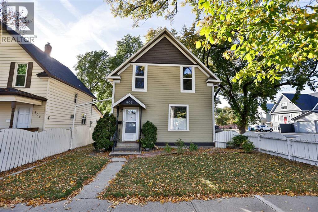 802 7 Street S, Lethbridge, Alberta  T1J 2H6 - Photo 1 - A2260777