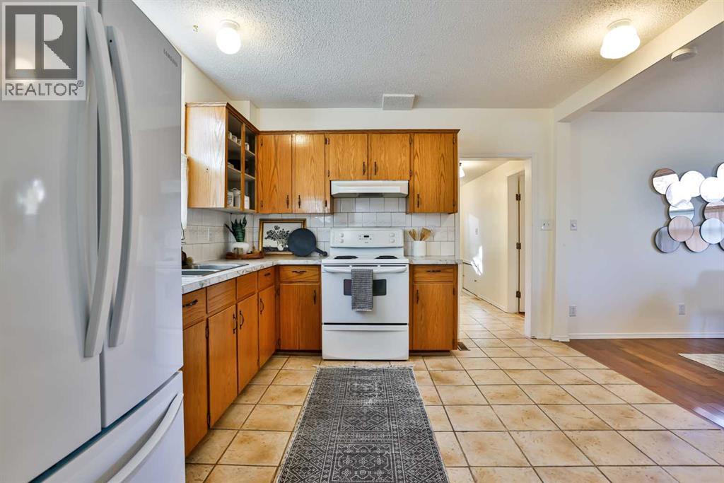 802 7 Street S, Lethbridge, Alberta  T1J 2H6 - Photo 11 - A2260777
