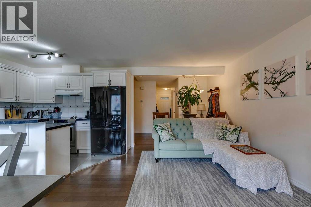 51 Spring Meadows Bay, Okotoks, Alberta  T1S 2G8 - Photo 9 - A2259710