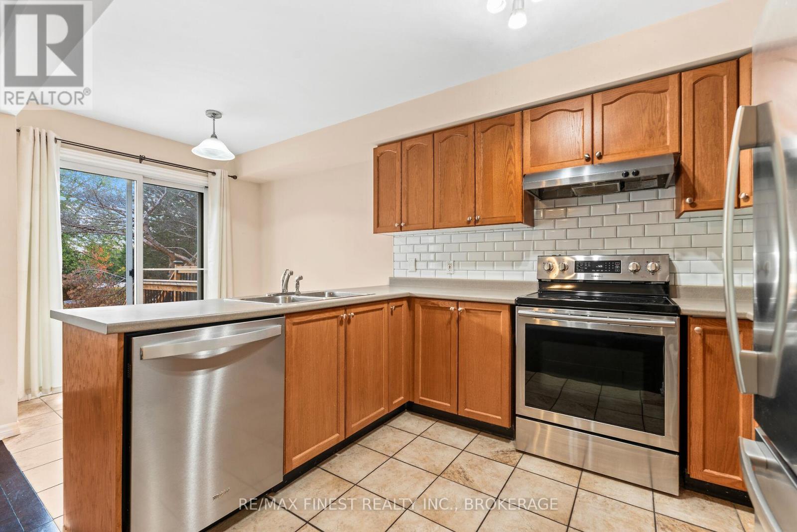 698 Maclean Court, Kingston, Ontario  K7K 7L8 - Photo 11 - X12460031