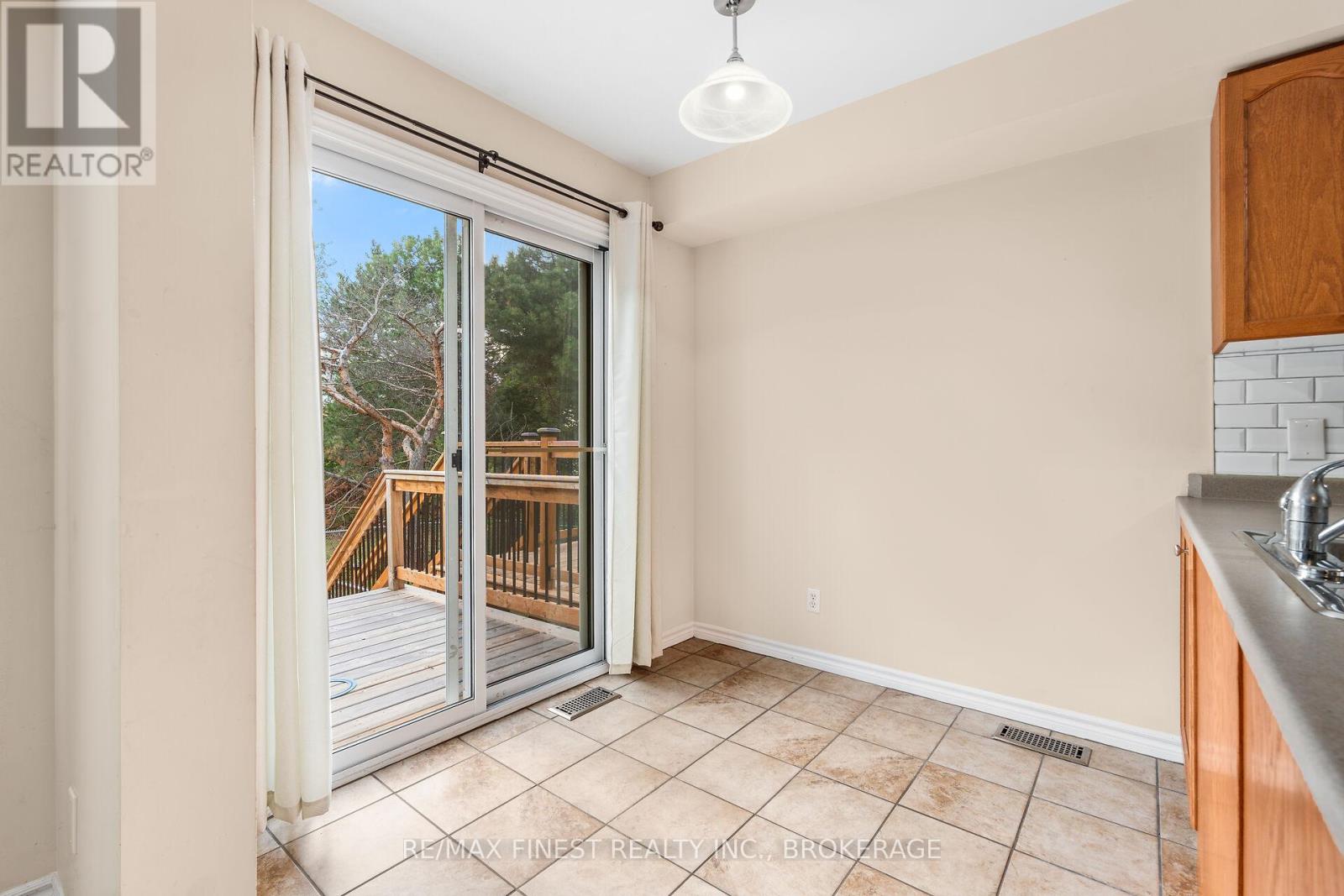 698 Maclean Court, Kingston, Ontario  K7K 7L8 - Photo 12 - X12460031