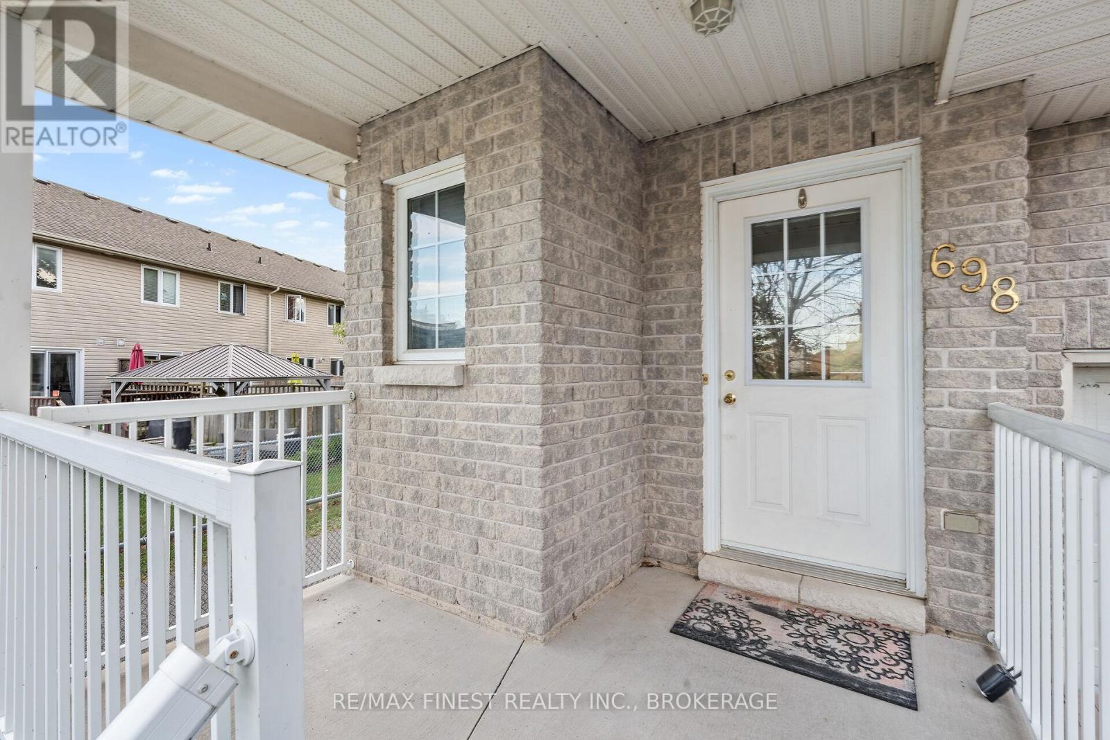698 Maclean Court, Kingston, Ontario  K7K 7L8 - Photo 3 - X12460031
