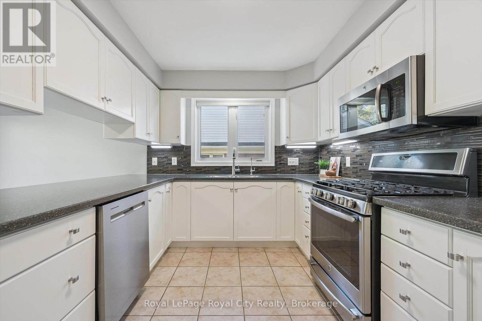 99 Schroder Crescent, Guelph, Ontario  N1E 7B4 - Photo 17 - X12460082
