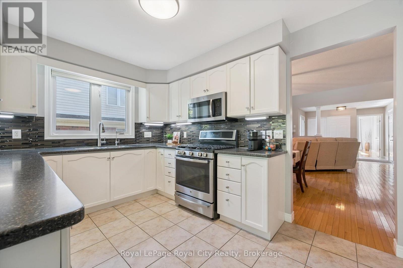 99 Schroder Crescent, Guelph, Ontario  N1E 7B4 - Photo 18 - X12460082
