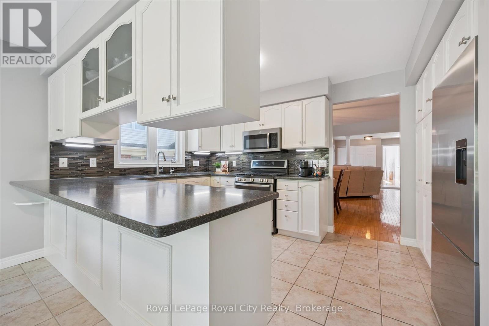 99 Schroder Crescent, Guelph, Ontario  N1E 7B4 - Photo 19 - X12460082