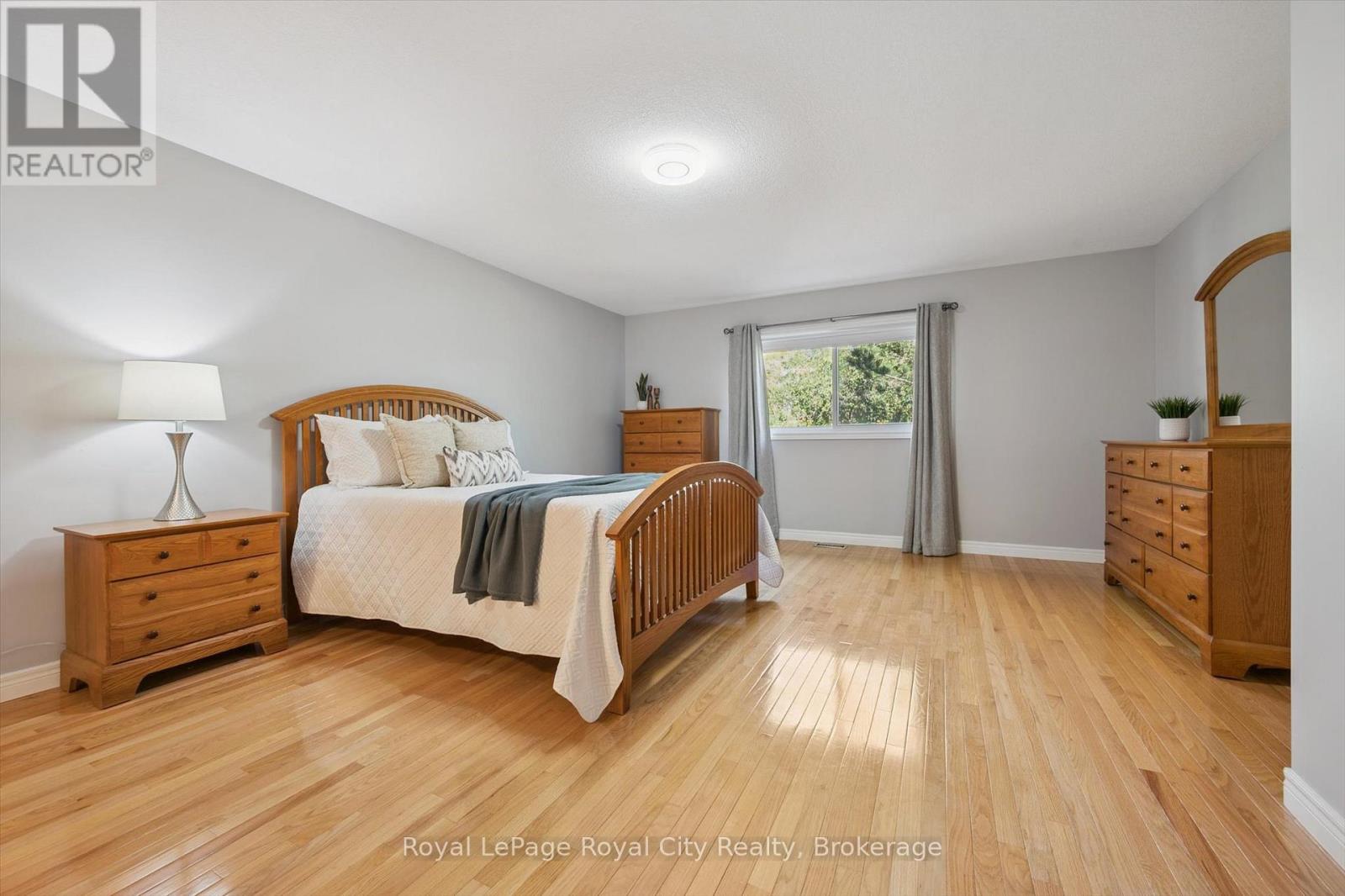 99 Schroder Crescent, Guelph, Ontario  N1E 7B4 - Photo 22 - X12460082