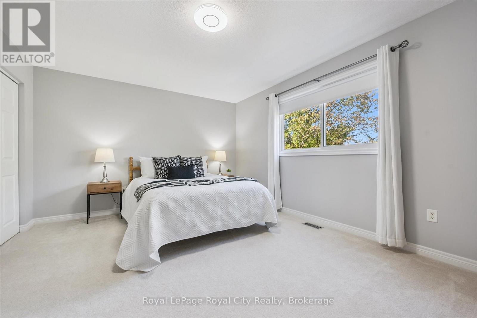 99 Schroder Crescent, Guelph, Ontario  N1E 7B4 - Photo 35 - X12460082