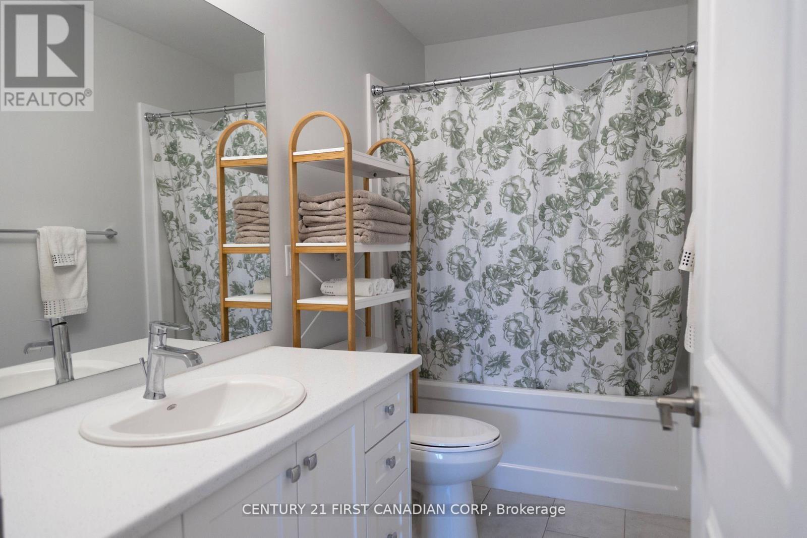 403 - 100 The Promenade, Central Elgin, Ontario  N5L 0B7 - Photo 14 - X12460038