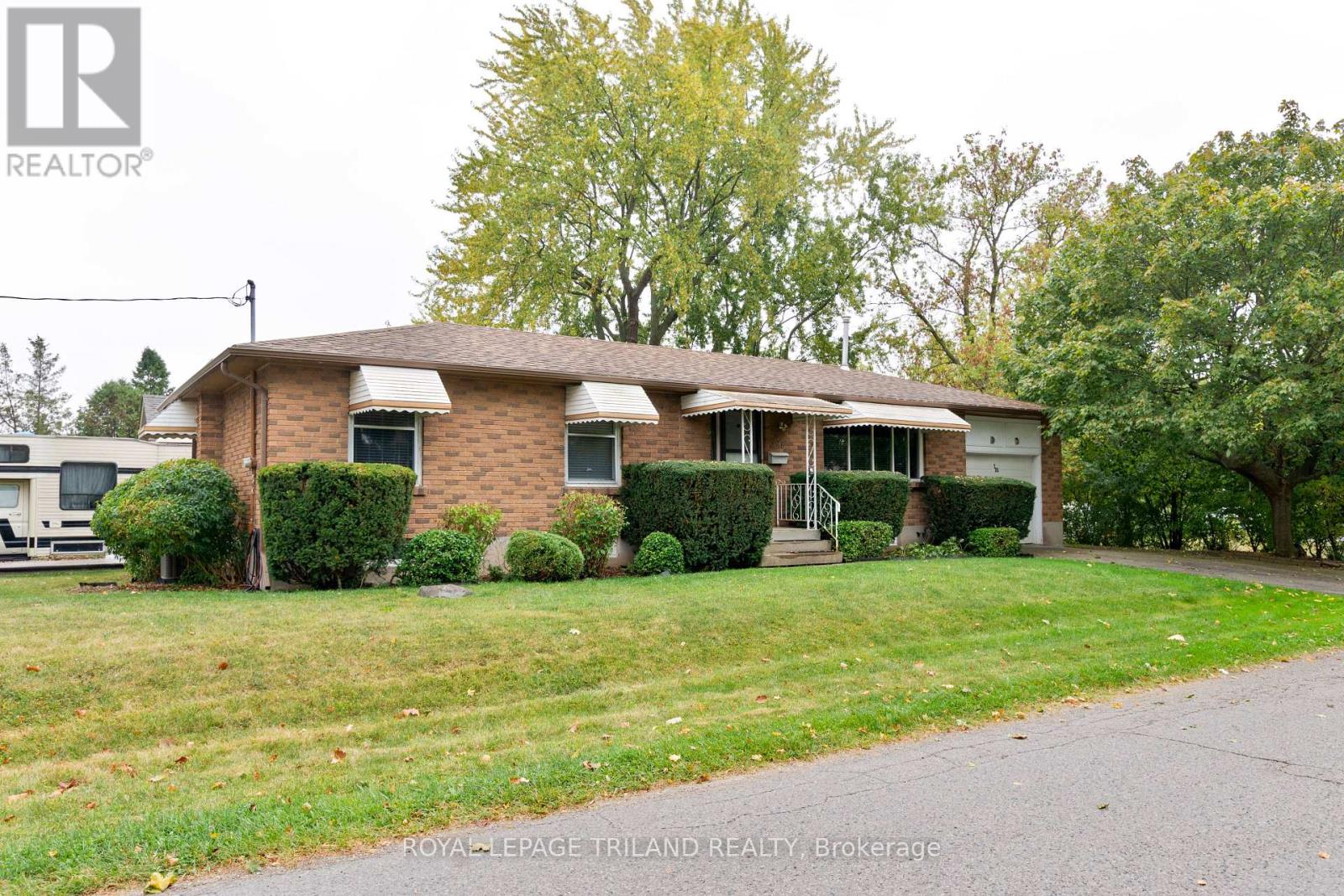 725 St Stephens Drive, London South (South Y), Ontario  N6E 1V6 - Photo 1 - X12460051
