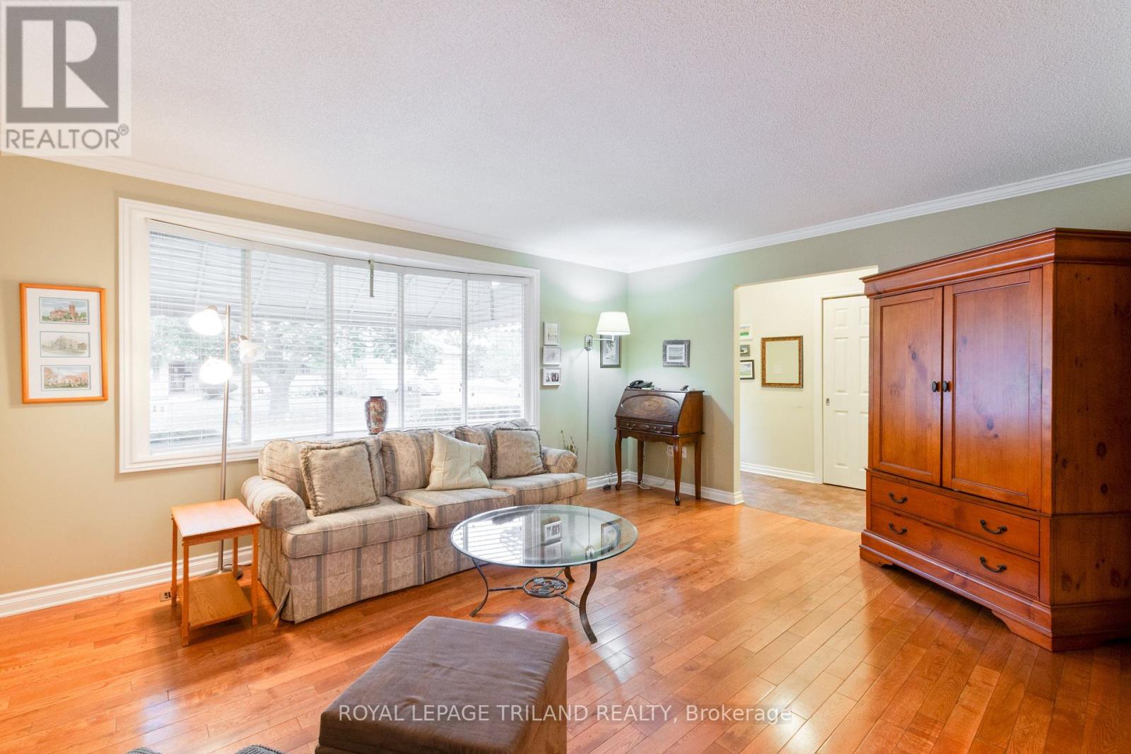 725 St Stephens Drive, London South (South Y), Ontario  N6E 1V6 - Photo 11 - X12460051