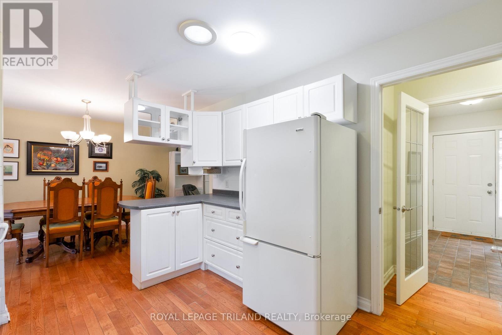 725 St Stephens Drive, London South (South Y), Ontario  N6E 1V6 - Photo 17 - X12460051
