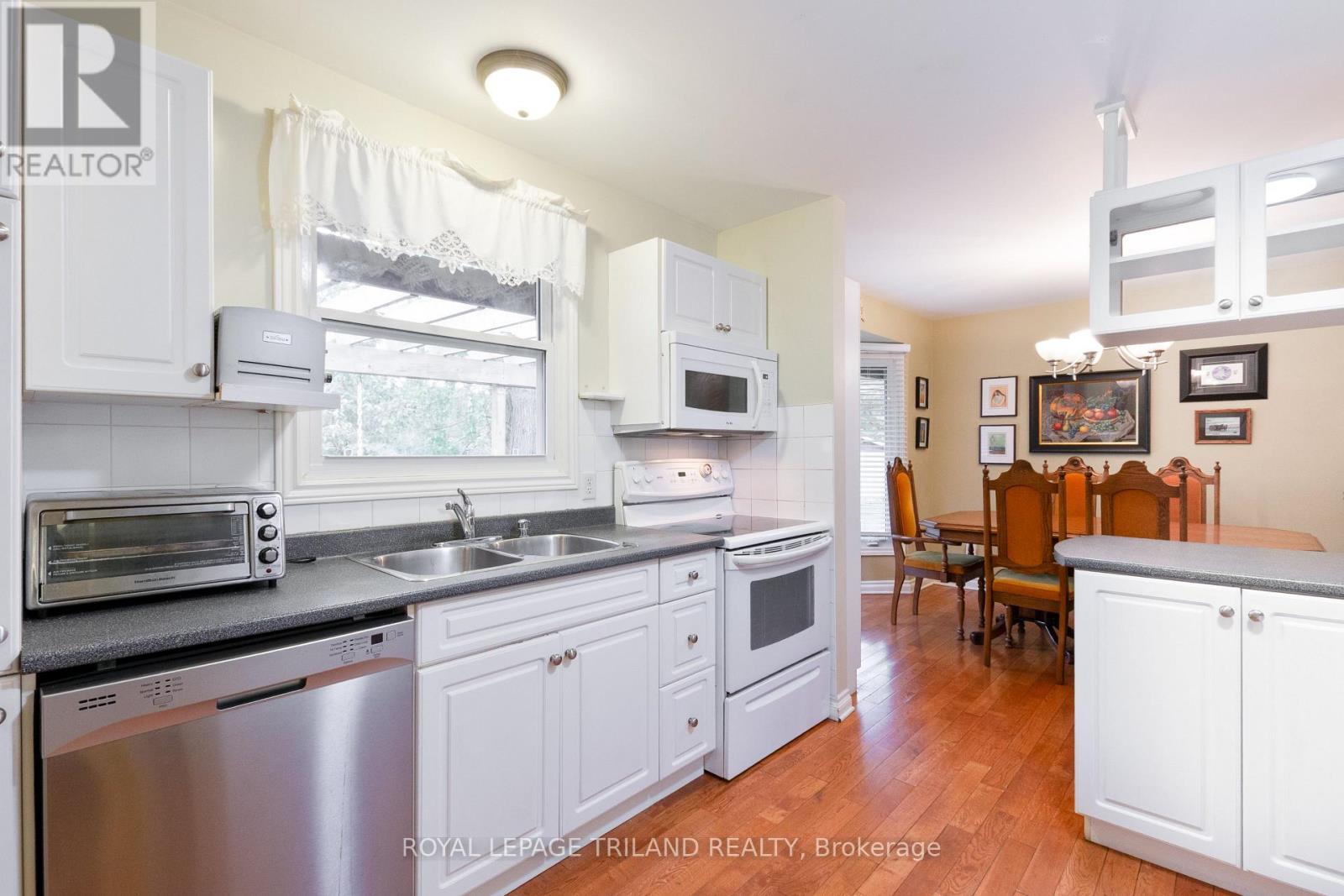 725 St Stephens Drive, London South (South Y), Ontario  N6E 1V6 - Photo 19 - X12460051
