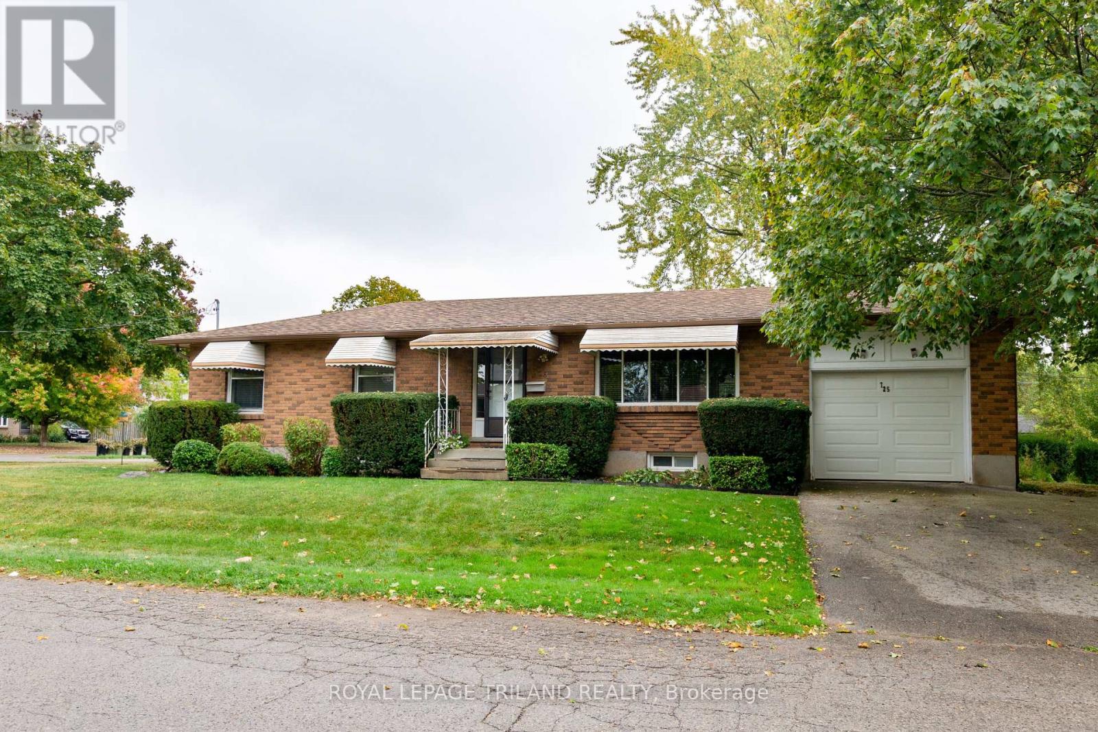 725 St Stephens Drive, London South (South Y), Ontario  N6E 1V6 - Photo 2 - X12460051