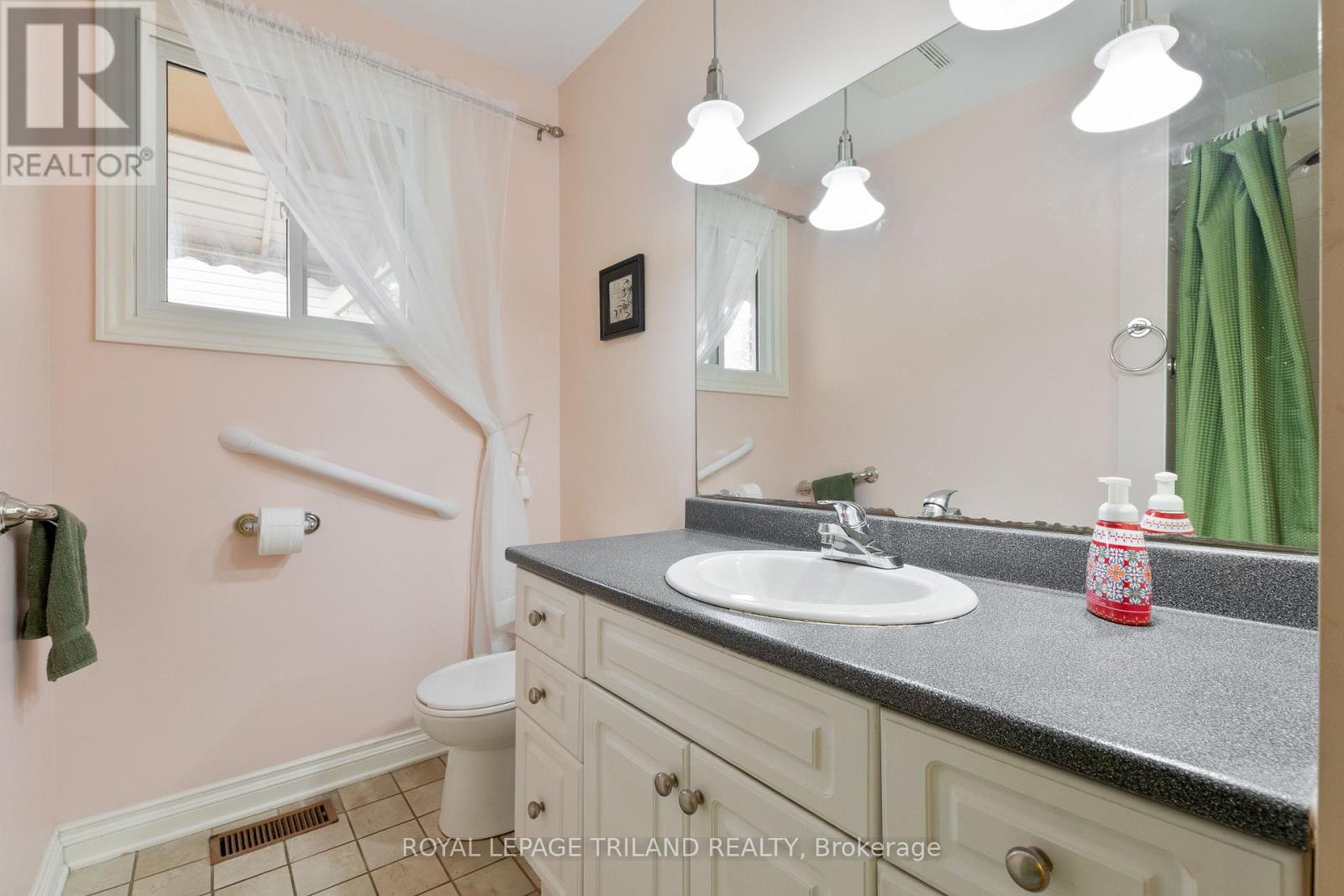 725 St Stephens Drive, London South (South Y), Ontario  N6E 1V6 - Photo 24 - X12460051