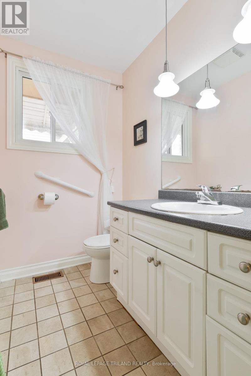 725 St Stephens Drive, London South (South Y), Ontario  N6E 1V6 - Photo 26 - X12460051