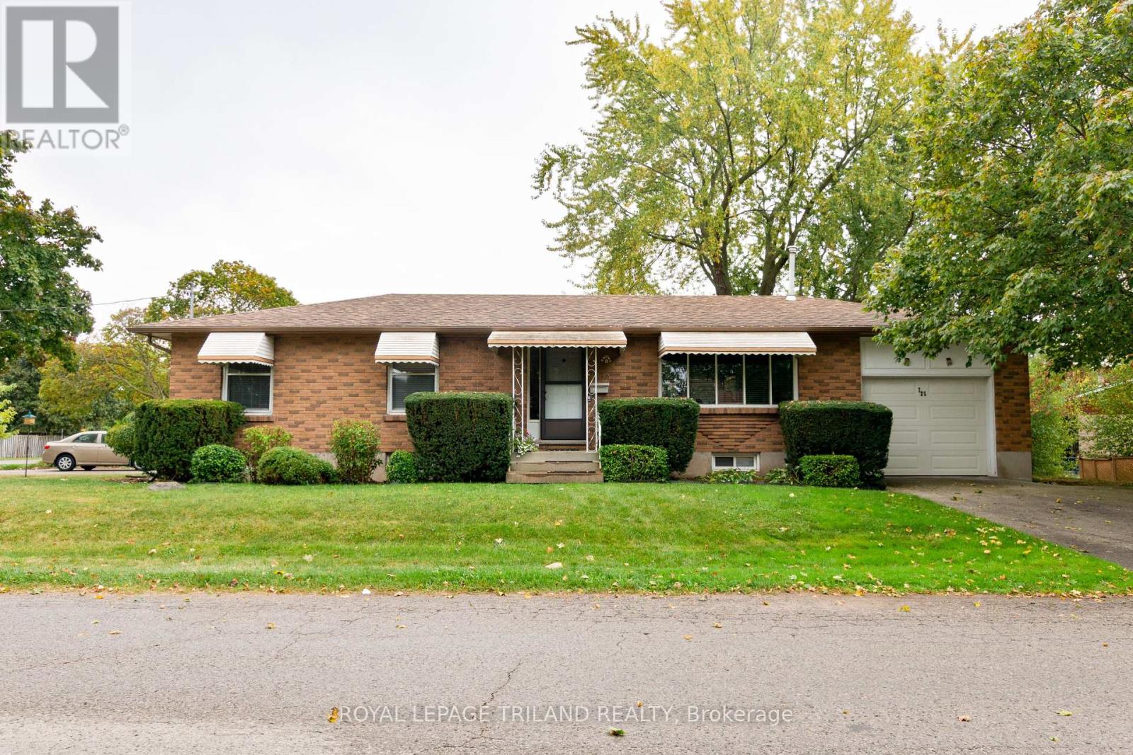 725 St Stephens Drive, London South (South Y), Ontario  N6E 1V6 - Photo 3 - X12460051