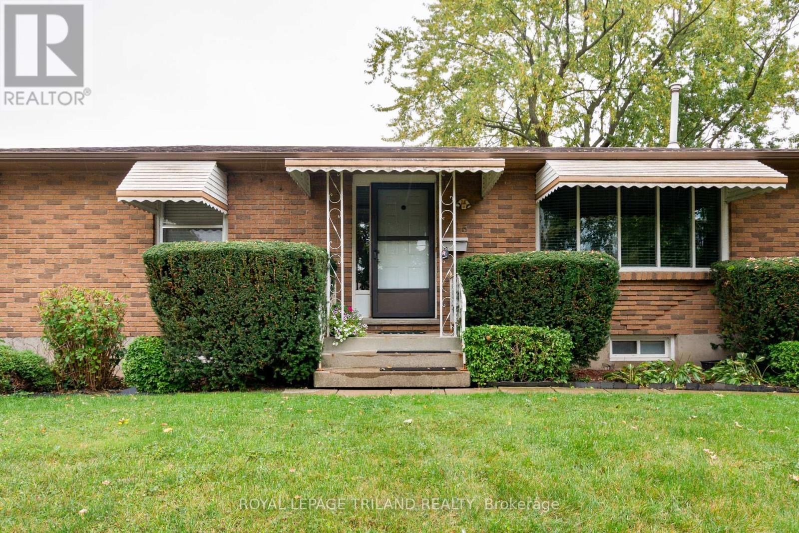 725 St Stephens Drive, London South (South Y), Ontario  N6E 1V6 - Photo 4 - X12460051