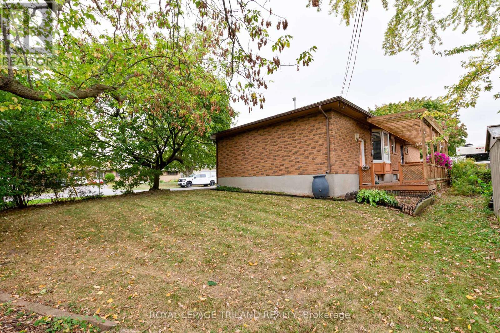 725 St Stephens Drive, London South (South Y), Ontario  N6E 1V6 - Photo 43 - X12460051