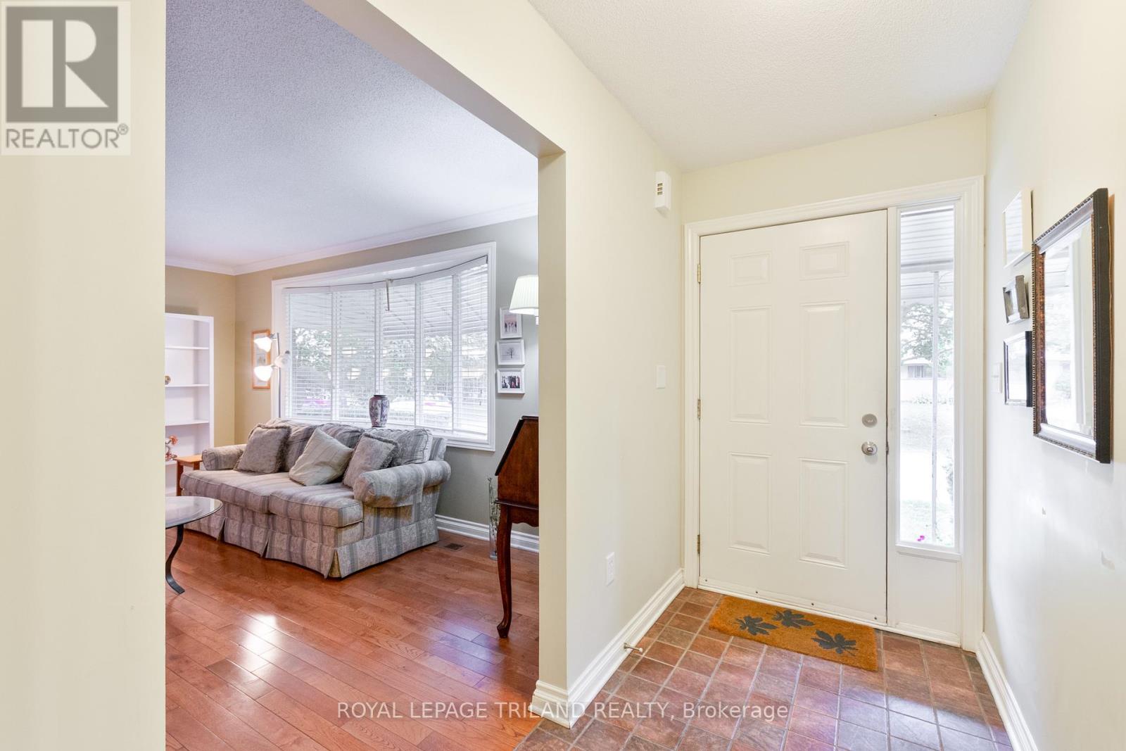 725 St Stephens Drive, London South (South Y), Ontario  N6E 1V6 - Photo 5 - X12460051