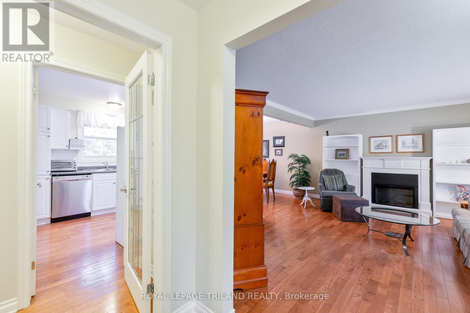 725 St Stephens Drive, London South (South Y), Ontario  N6E 1V6 - Photo 6 - X12460051