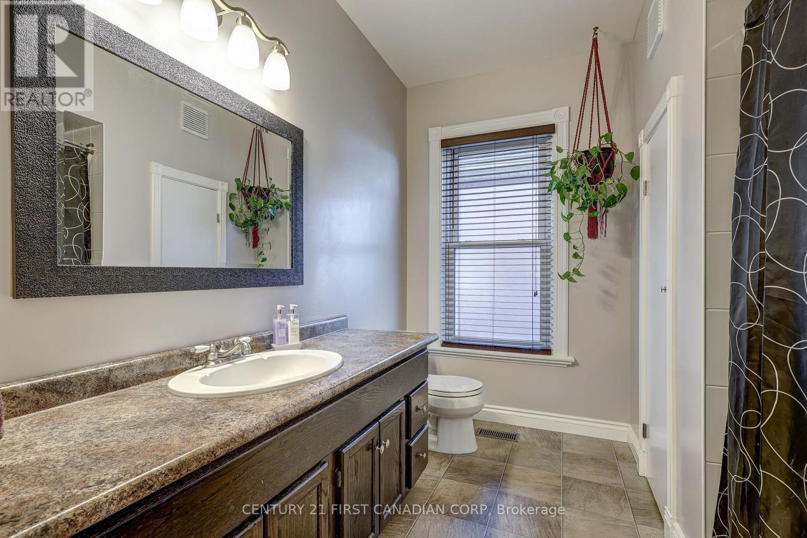 145 Arundell Street, London East (East M), Ontario  N5Z 2K1 - Photo 12 - X12460066