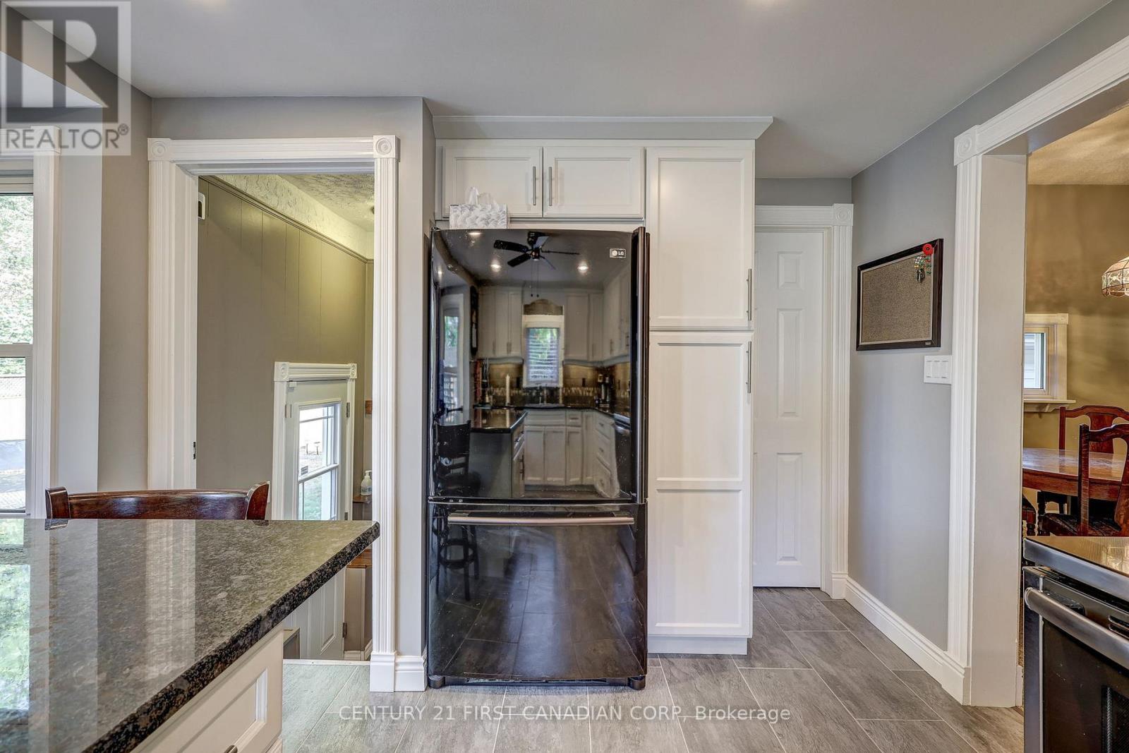145 Arundell Street, London East (East M), Ontario  N5Z 2K1 - Photo 18 - X12460066