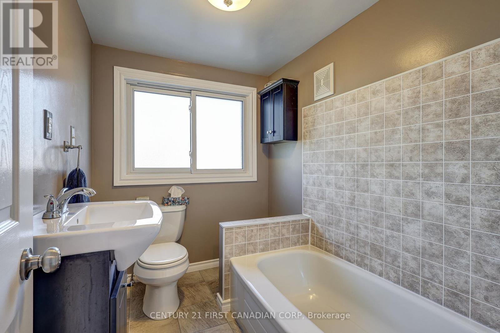 145 Arundell Street, London East (East M), Ontario  N5Z 2K1 - Photo 19 - X12460066