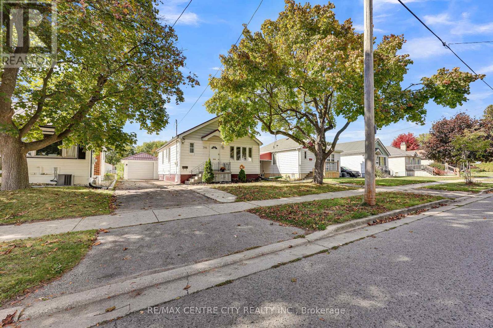 785 Fleet Street, London East, Ontario  N5Y 1R8 - Photo 2 - X12460071