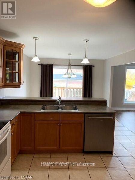 934 Guildwood Boulevard, London North, Ontario  N6H 5S9 - Photo 10 - X12460129