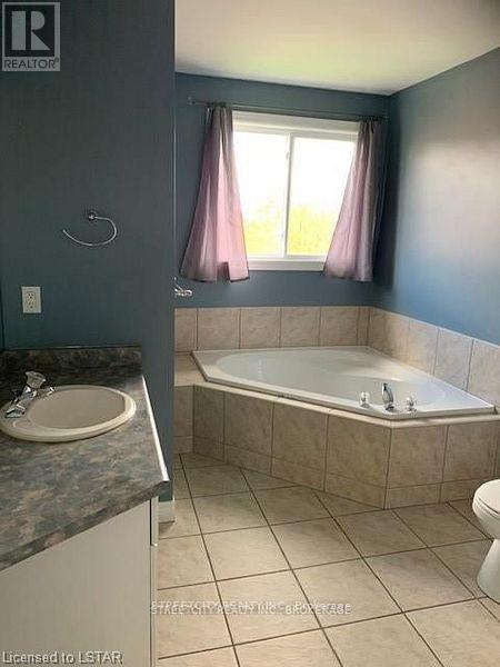 934 Guildwood Boulevard, London North, Ontario  N6H 5S9 - Photo 13 - X12460129