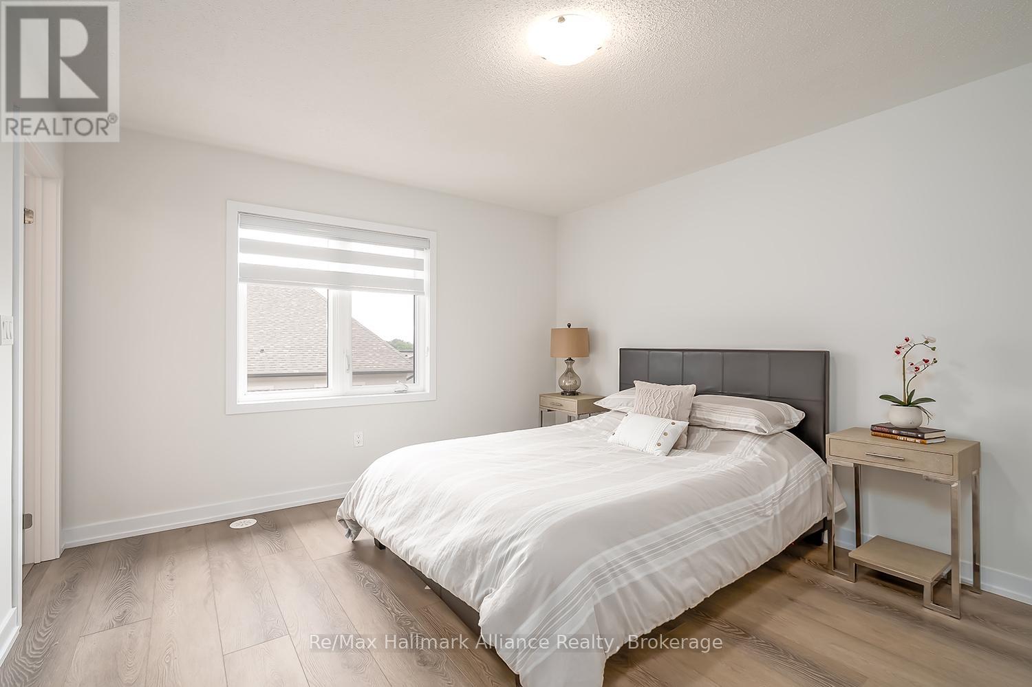 1346 Kaniv Street, Oakville, Ontario  L6M 5R3 - Photo 17 - W12460098