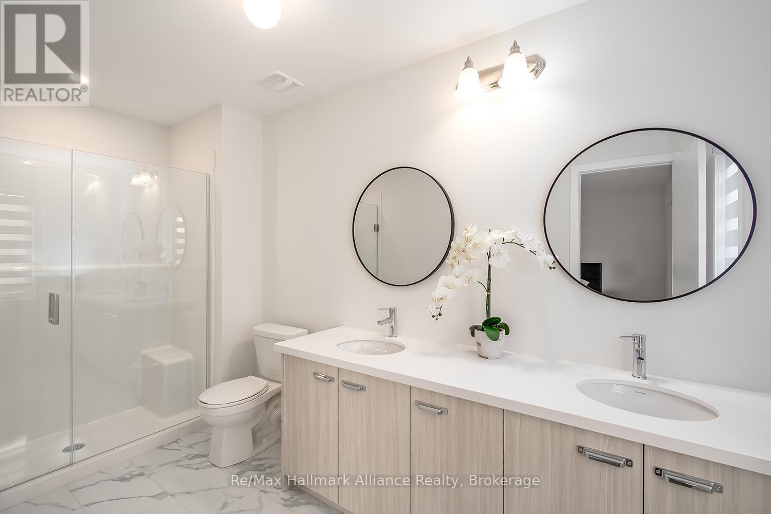 1346 Kaniv Street, Oakville, Ontario  L6M 5R3 - Photo 19 - W12460098