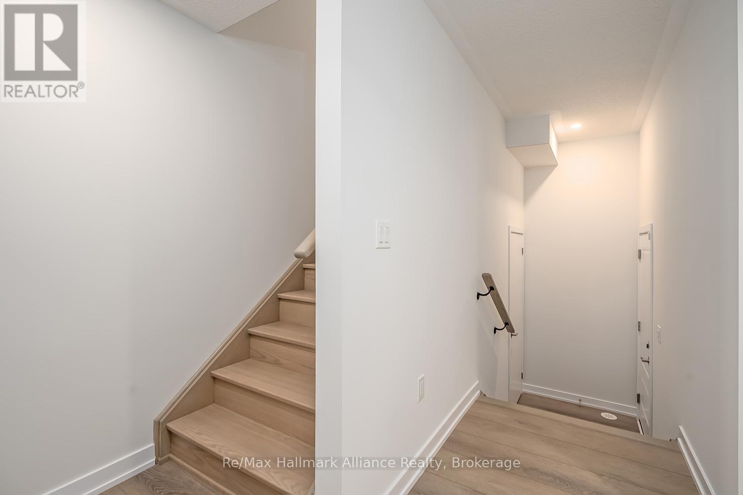 1346 Kaniv Street, Oakville, Ontario  L6M 5R3 - Photo 27 - W12460098