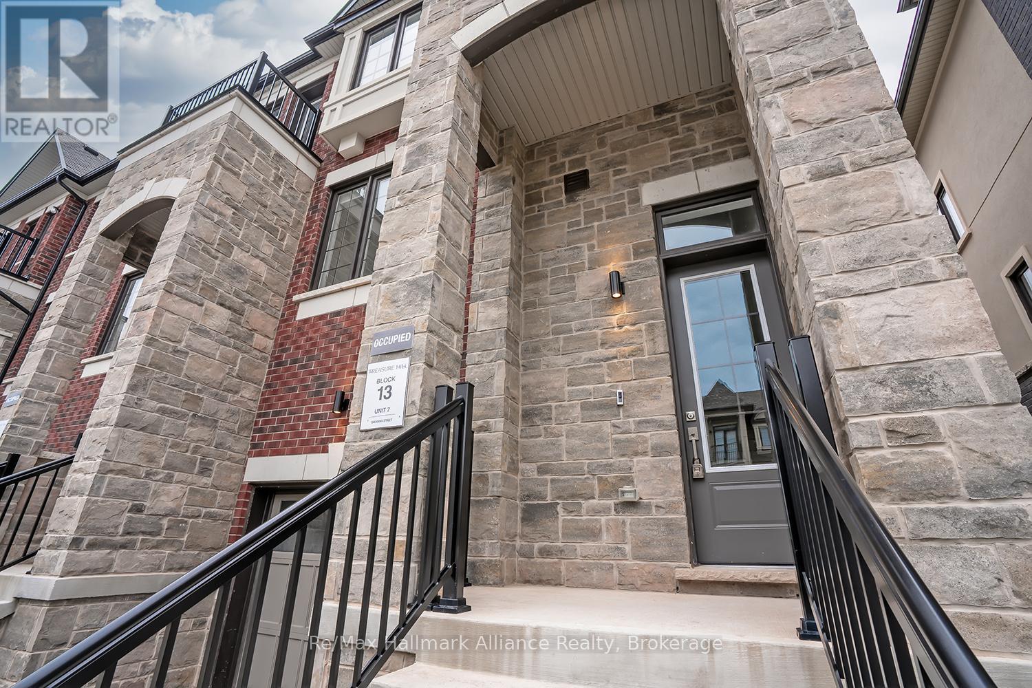1346 Kaniv Street, Oakville, Ontario  L6M 5R3 - Photo 3 - W12460098