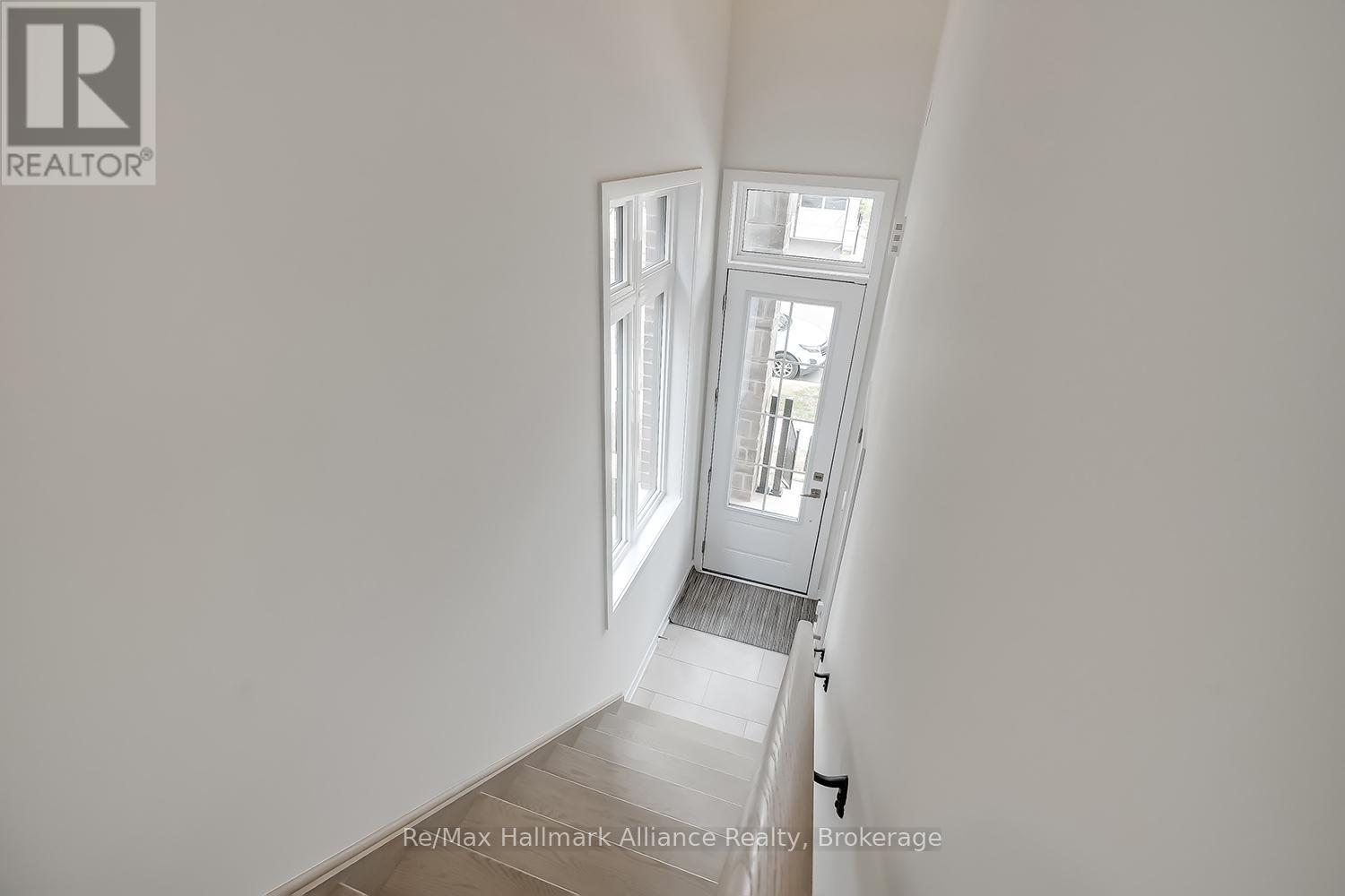 1346 Kaniv Street, Oakville, Ontario  L6M 5R3 - Photo 4 - W12460098