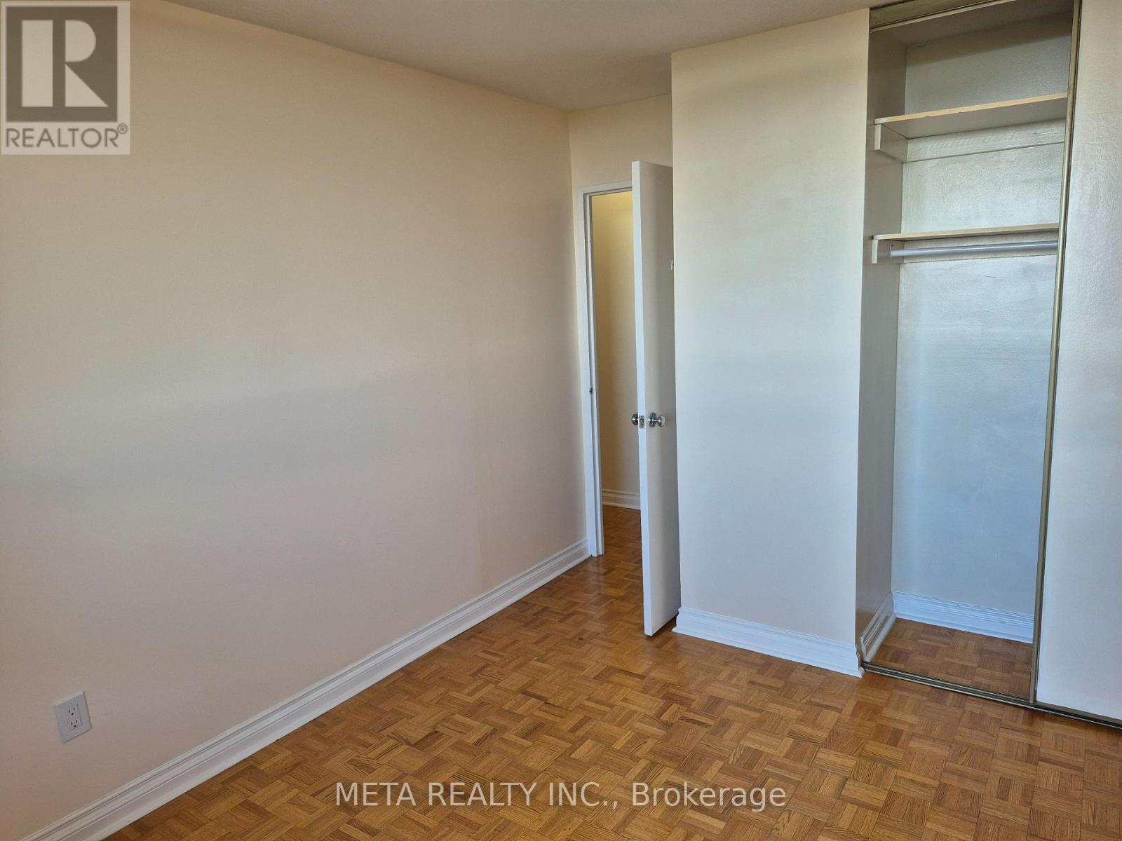 910 - 1535 Lakeshore Road E, Mississauga, Ontario  L5E 3E2 - Photo 11 - W12459655