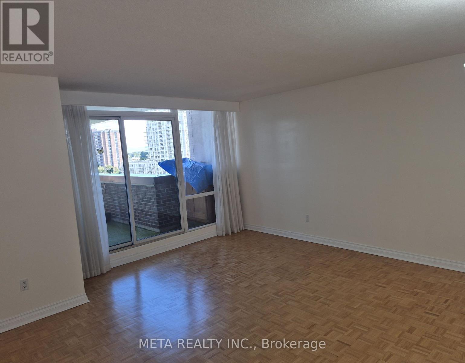 910 - 1535 Lakeshore Road E, Mississauga, Ontario  L5E 3E2 - Photo 6 - W12459655