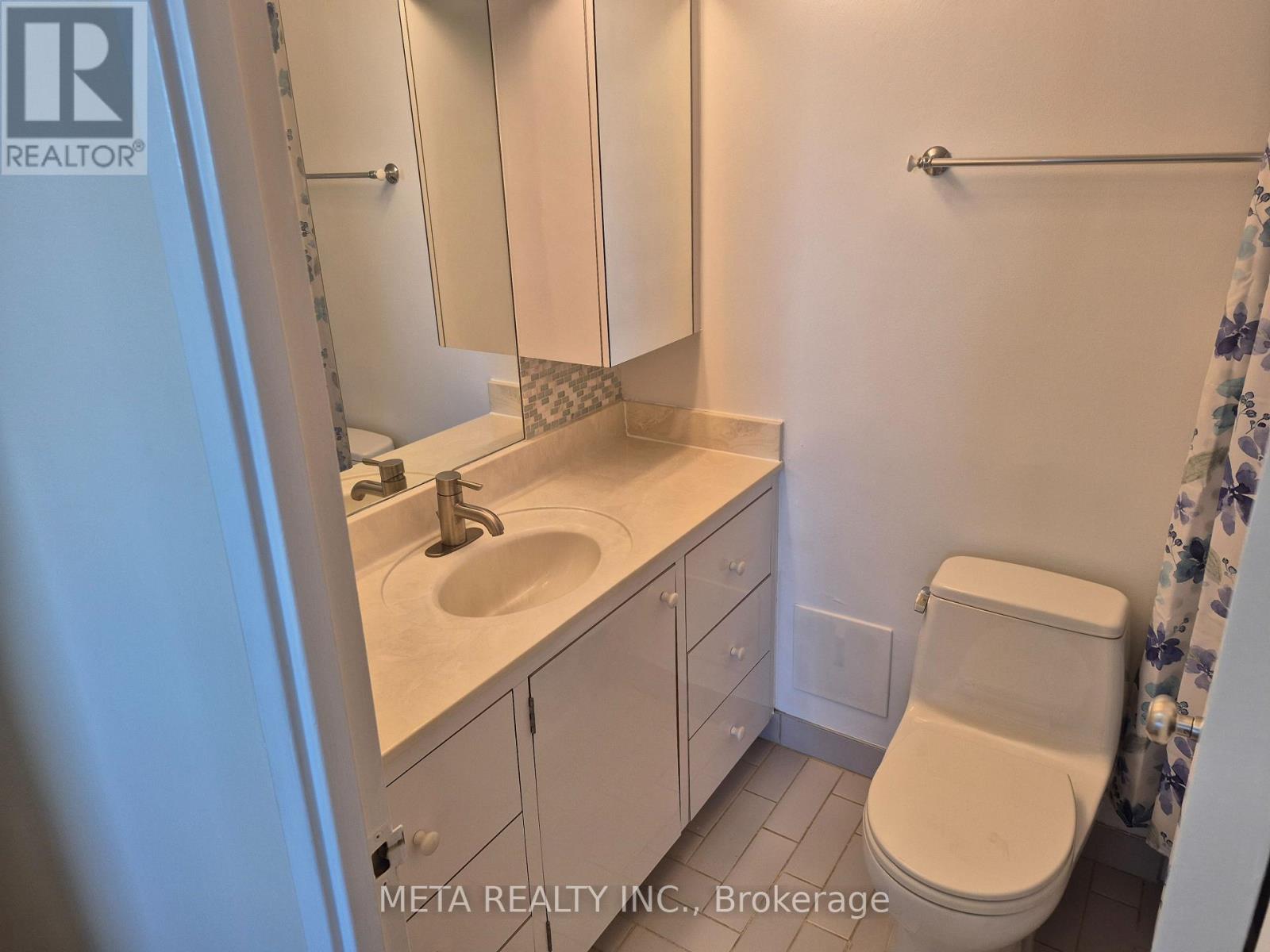 910 - 1535 Lakeshore Road E, Mississauga, Ontario  L5E 3E2 - Photo 13 - W12459655