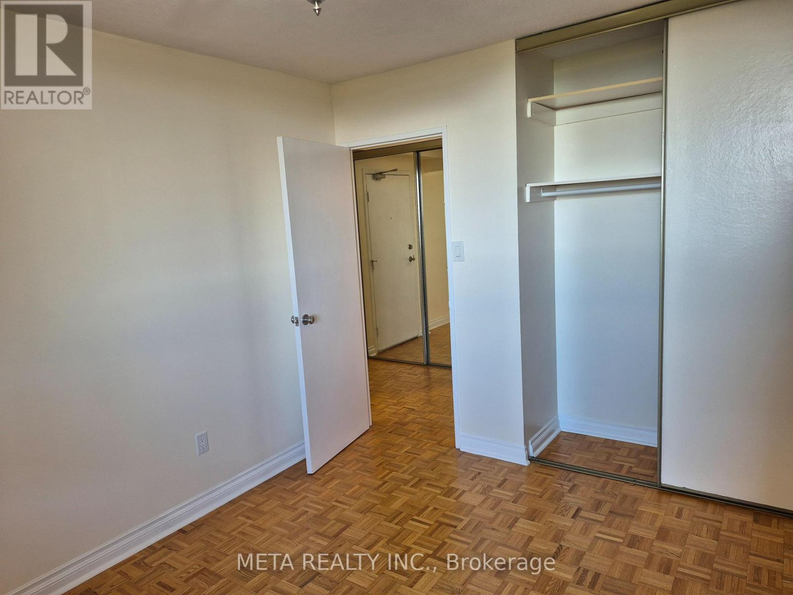 910 - 1535 Lakeshore Road E, Mississauga, Ontario  L5E 3E2 - Photo 9 - W12459655
