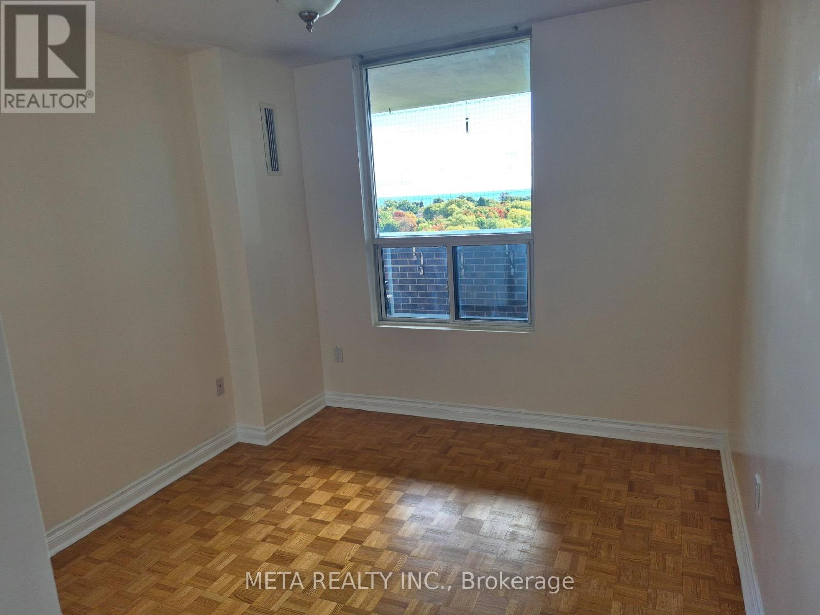 910 - 1535 Lakeshore Road E, Mississauga, Ontario  L5E 3E2 - Photo 12 - W12459655