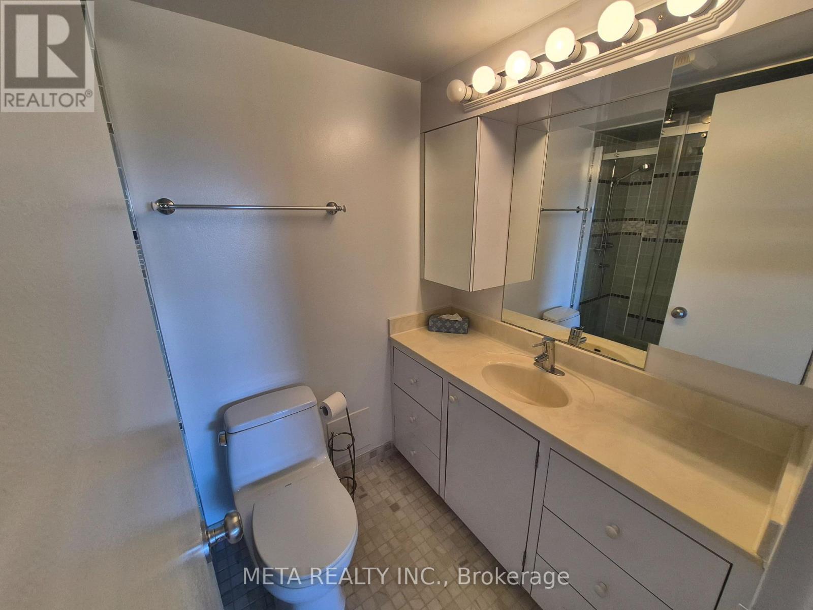 910 - 1535 Lakeshore Road E, Mississauga, Ontario  L5E 3E2 - Photo 18 - W12459655