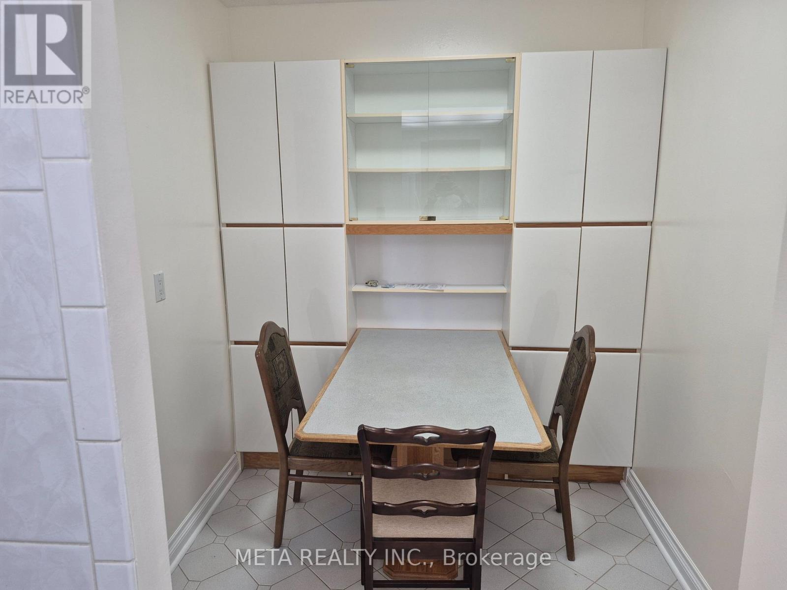 910 - 1535 Lakeshore Road E, Mississauga, Ontario  L5E 3E2 - Photo 5 - W12459655