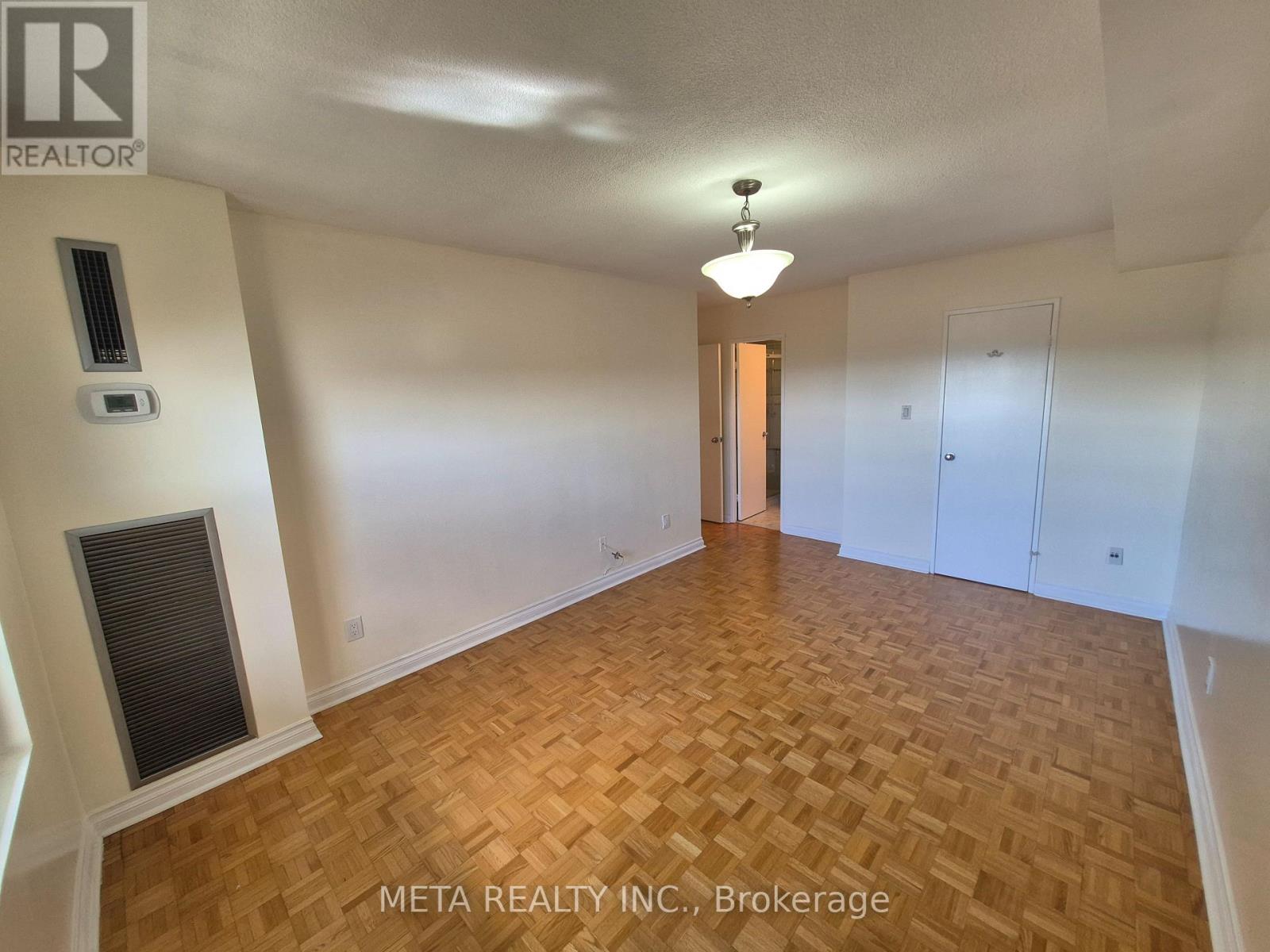 910 - 1535 Lakeshore Road E, Mississauga, Ontario  L5E 3E2 - Photo 14 - W12459655