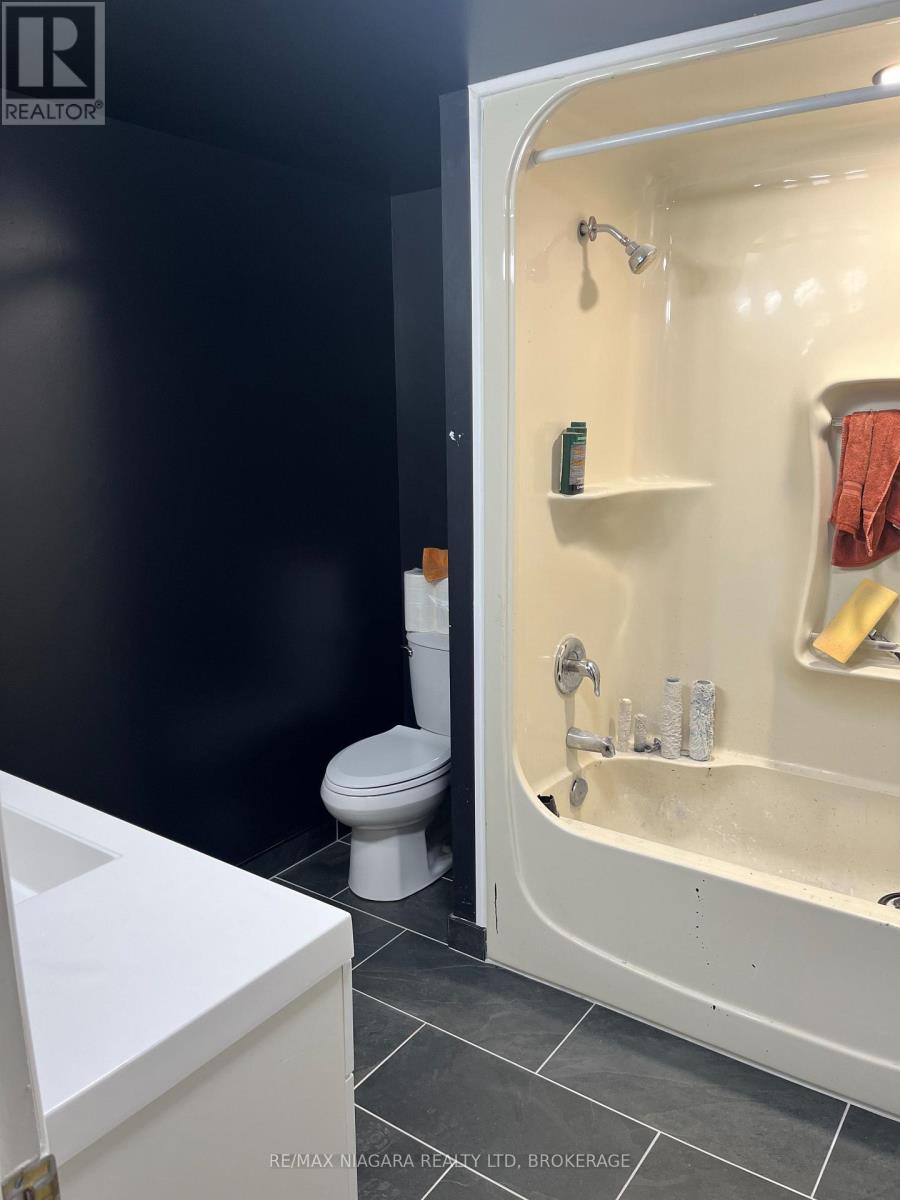 7701 Cortina Crescent, Niagara Falls, Ontario  L2H 3B4 - Photo 13 - X12460113