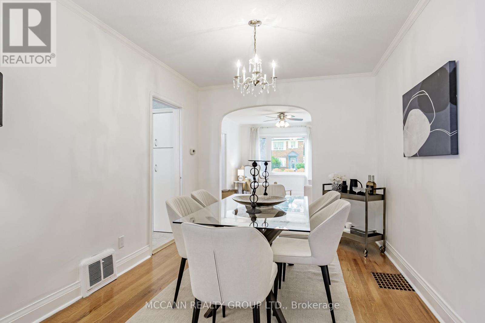 52 Thursfield Crescent, Toronto, Ontario  M4G 2N5 - Photo 18 - C12459938