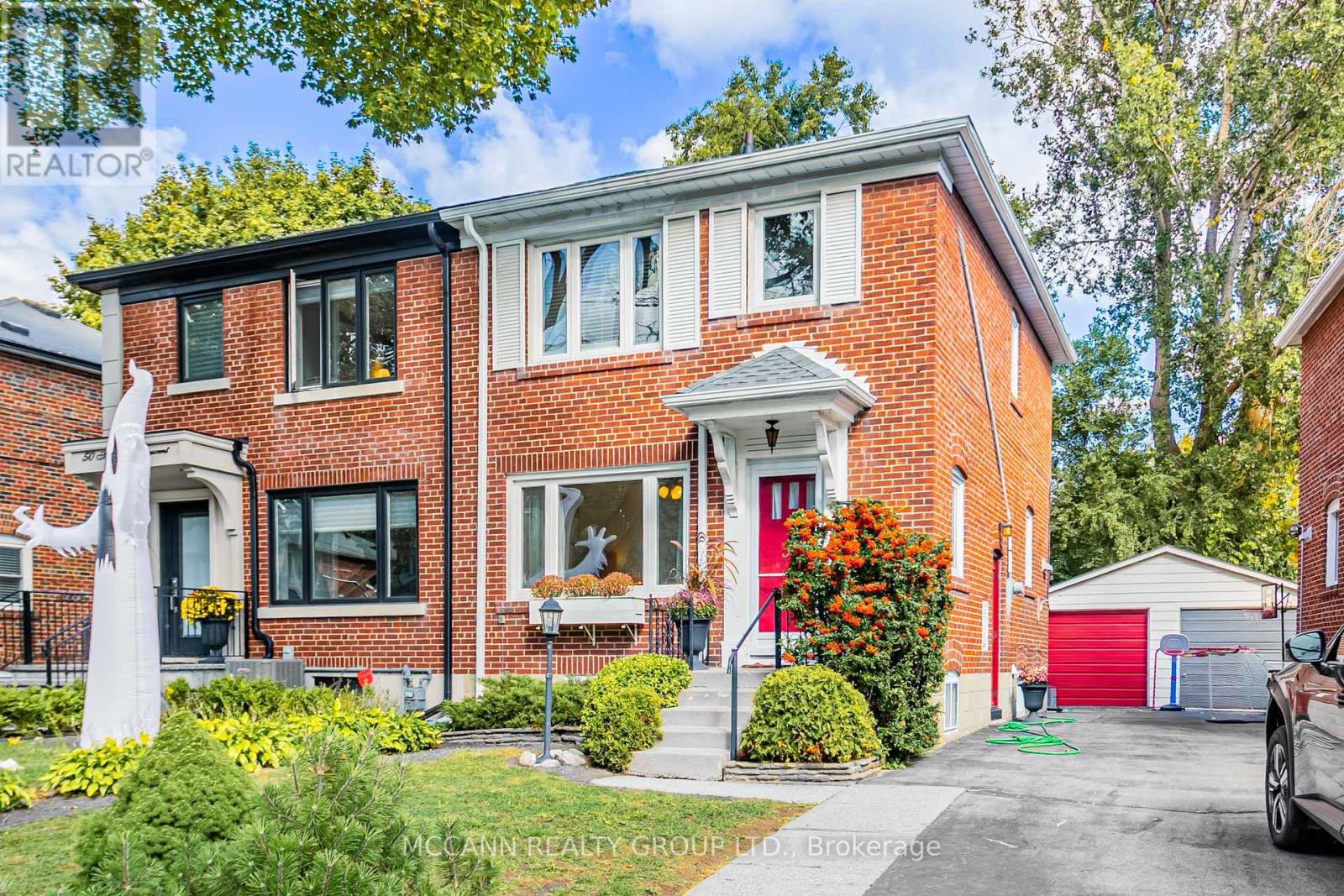 52 Thursfield Crescent, Toronto, Ontario  M4G 2N5 - Photo 2 - C12459938