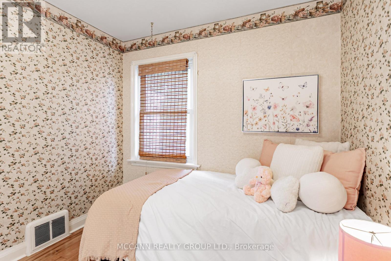 52 Thursfield Crescent, Toronto, Ontario  M4G 2N5 - Photo 27 - C12459938