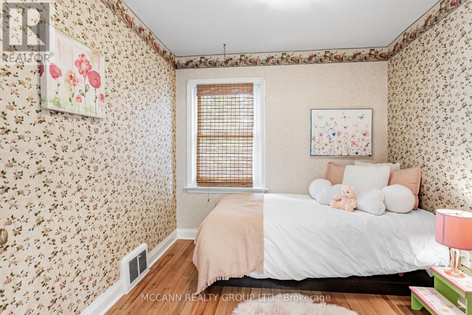 52 Thursfield Crescent, Toronto, Ontario  M4G 2N5 - Photo 28 - C12459938