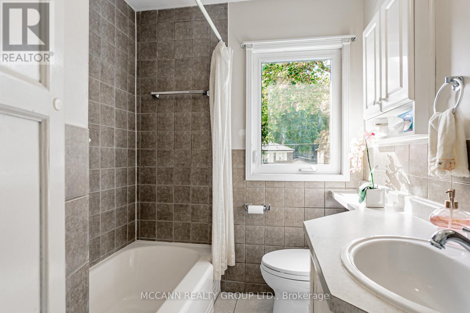 52 Thursfield Crescent, Toronto, Ontario  M4G 2N5 - Photo 29 - C12459938